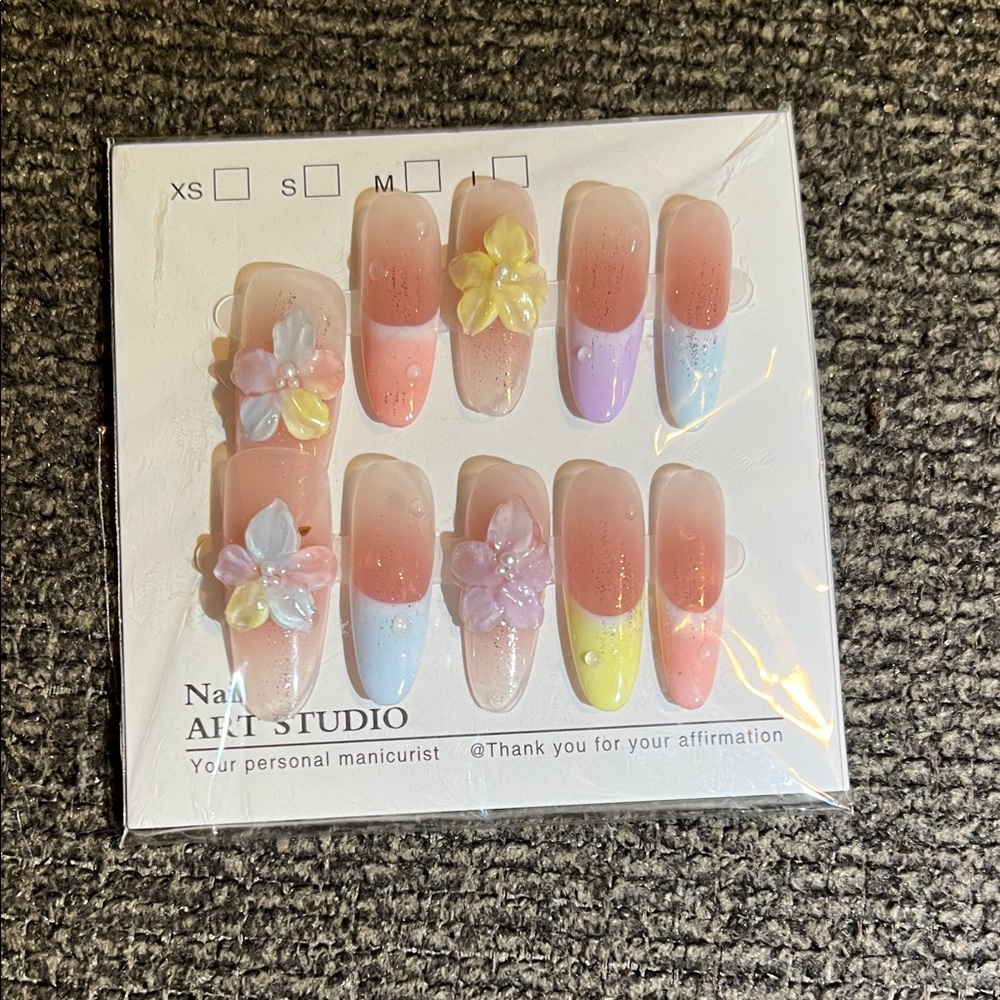 Nail Art Studio Gradient Press-On Nails with Floral Accents